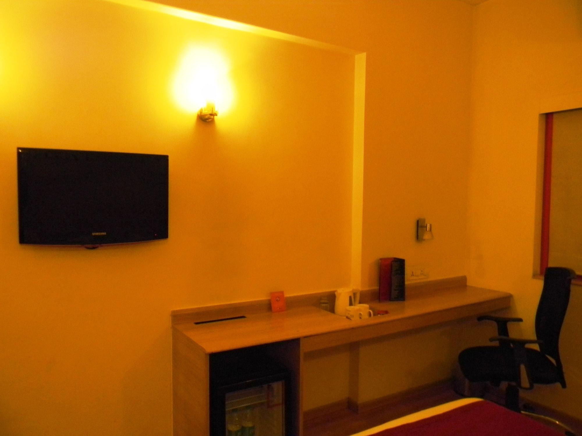 Red Fox By Lemon Tree Hotels, East Delhi Екстериор снимка