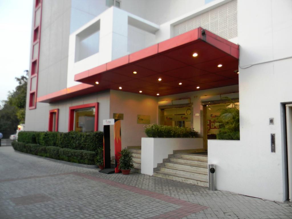 Red Fox By Lemon Tree Hotels, East Delhi Екстериор снимка