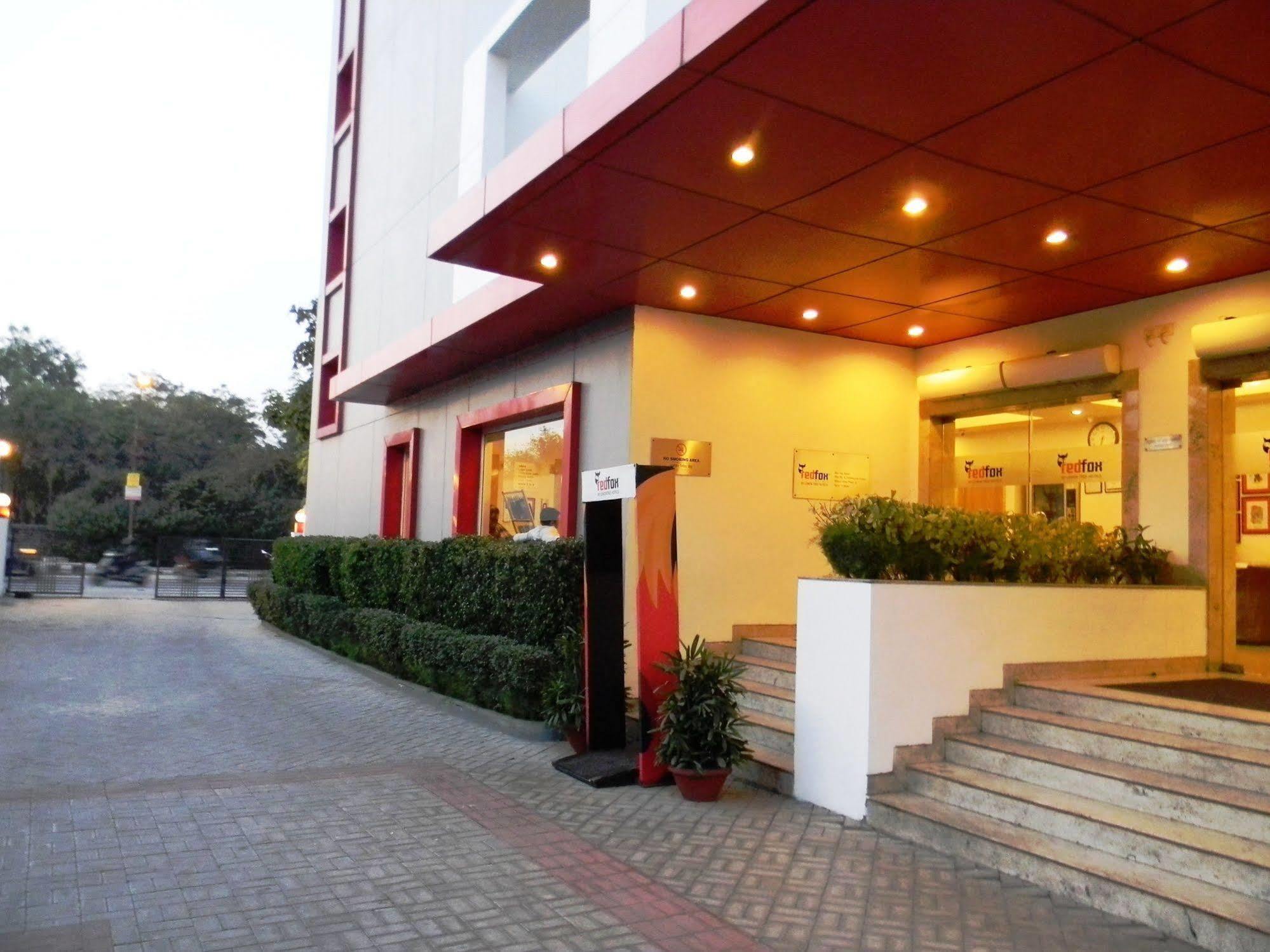 Red Fox By Lemon Tree Hotels, East Delhi Екстериор снимка