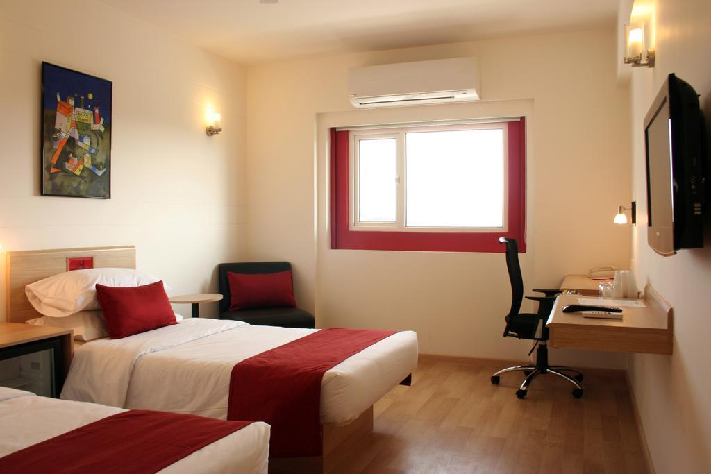 Red Fox By Lemon Tree Hotels, East Delhi Стая снимка