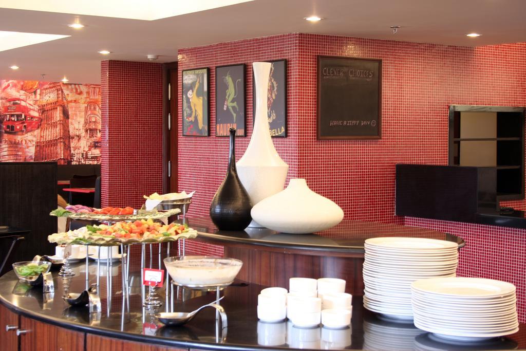 Red Fox By Lemon Tree Hotels, East Delhi Екстериор снимка