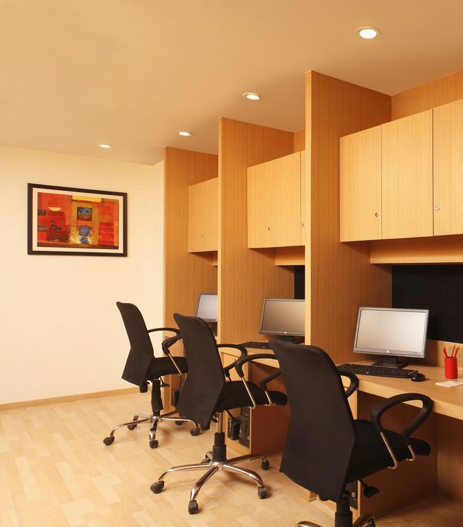 Red Fox By Lemon Tree Hotels, East Delhi Екстериор снимка